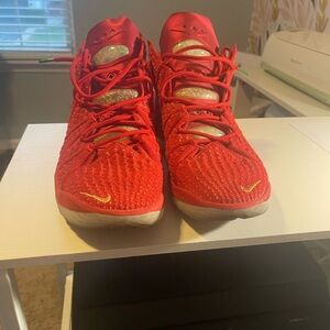 Men's Nike Lebron 18 Xmas in LA Red Gold Men Size 13